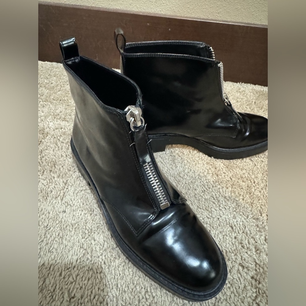 Zara Stylish Black Ankle Boots with Zipper - Picture 2 of 6